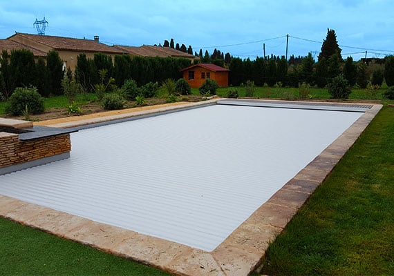 volet piscine caillebotis immergé